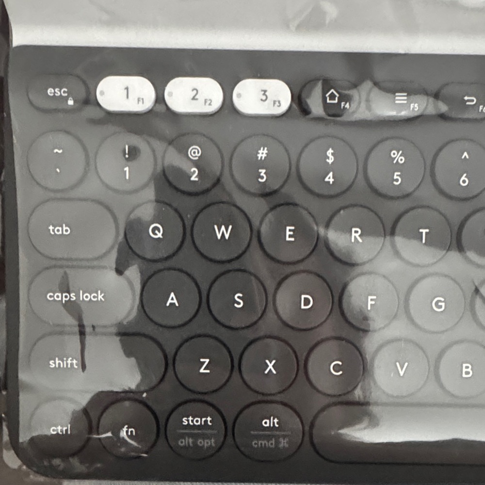 Logitech Wireless Keyboard in Black - Picture 6 of 11